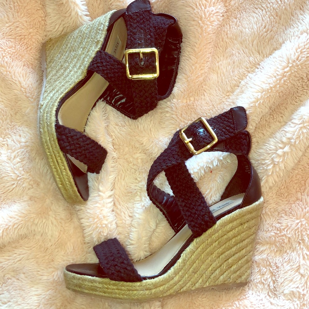 Steve Madden “Skylar” blk woven fabric wedges